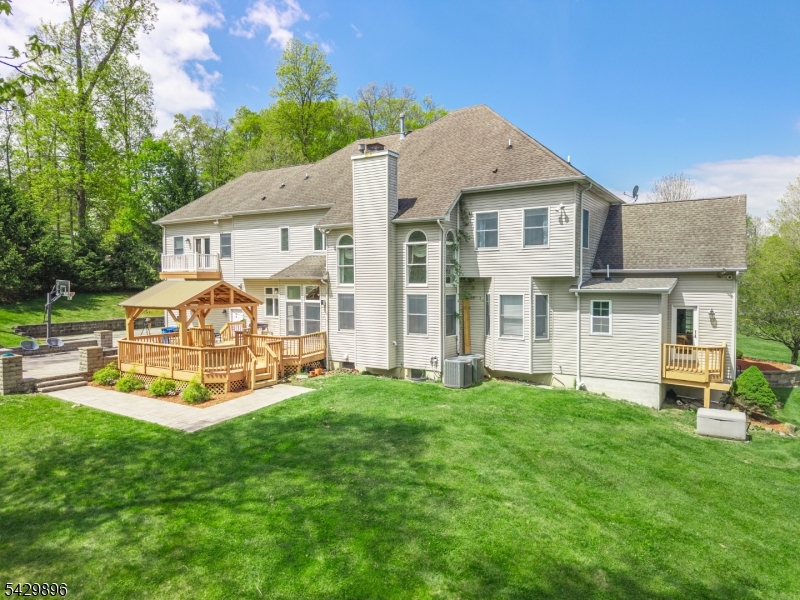 8 Peach Tree Ln