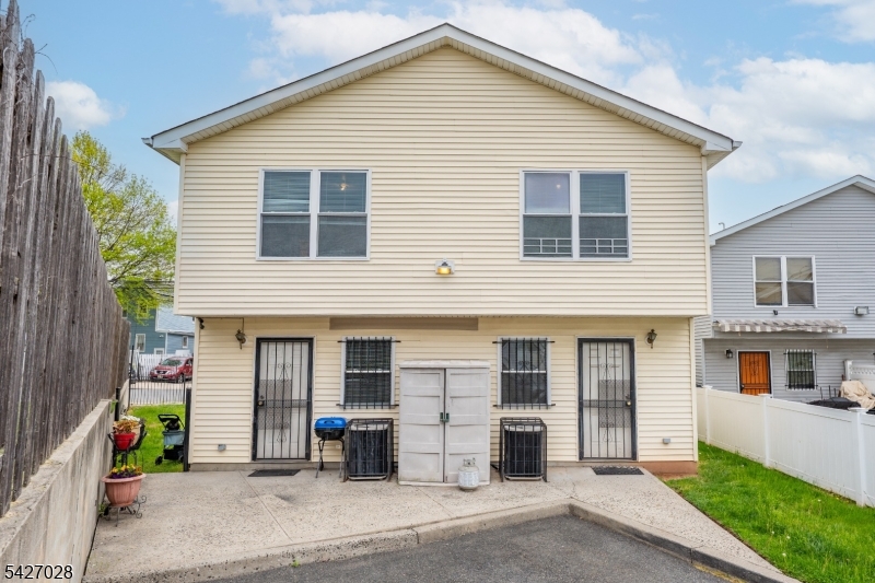 447 S 9Th St