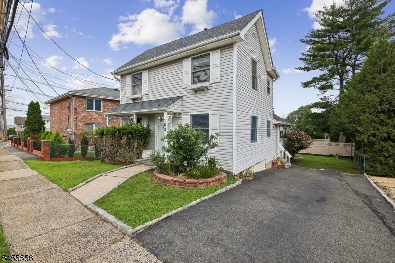 163 Stevens Ave