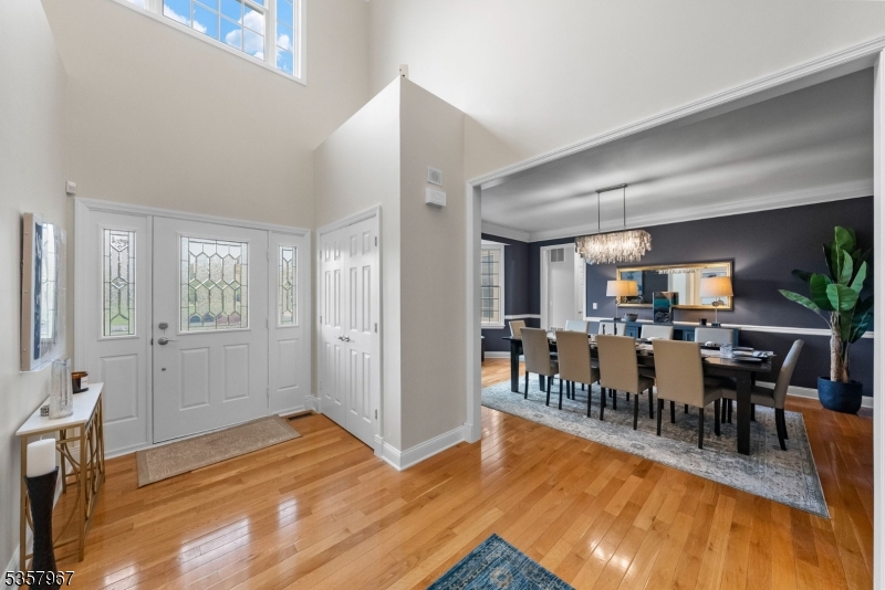35 Summit Dr