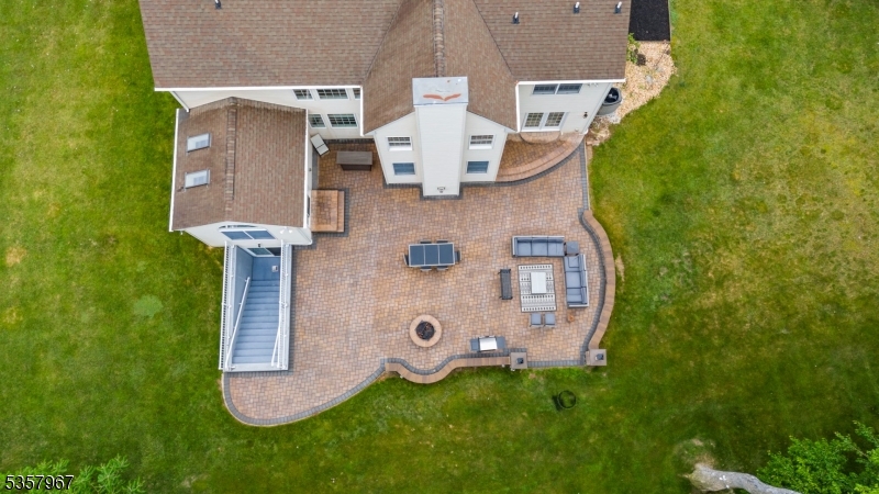 35 Summit Dr