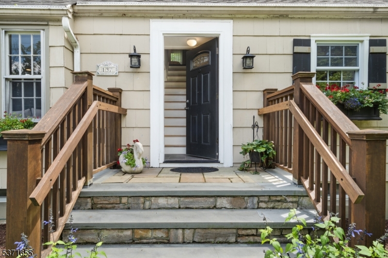 137 Hillside Rd
