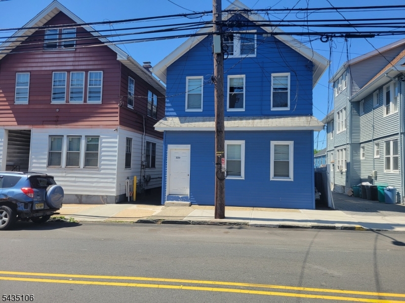 320 Hillside Ave