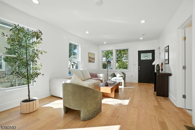37 Cypress St