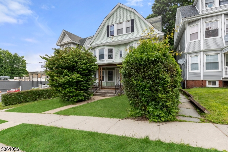 489 Conover Ter