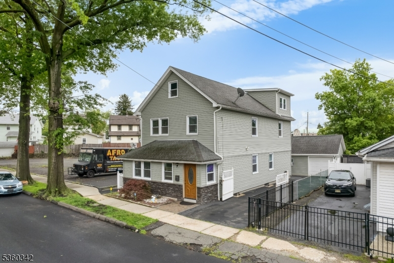 400 Columbia Ave