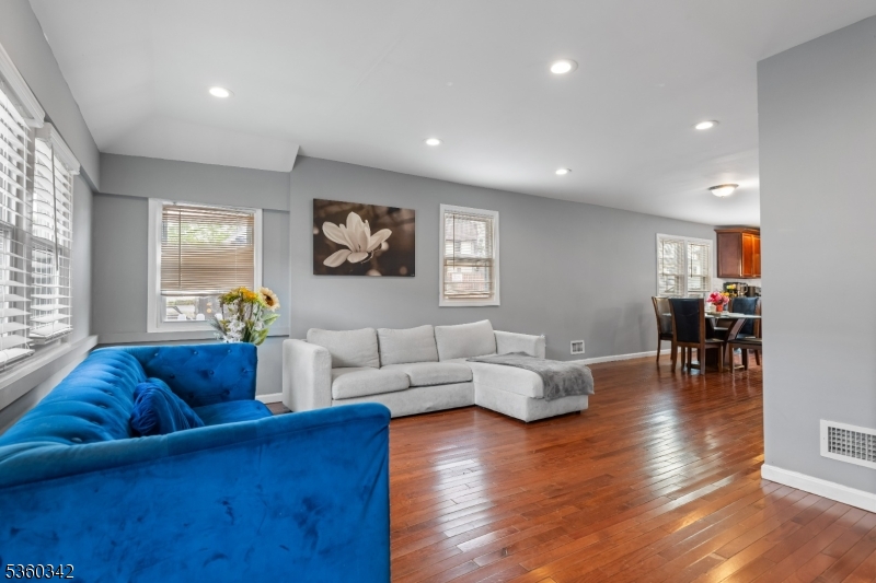 400 Columbia Ave