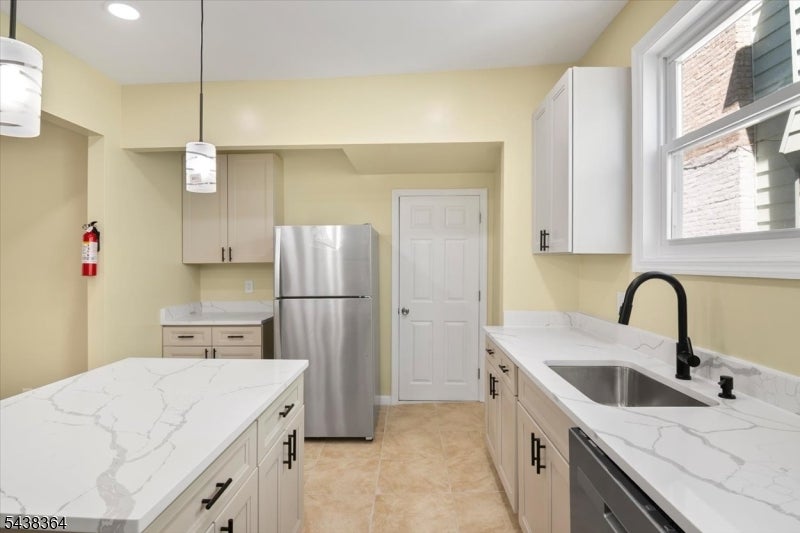 118 Lehigh Ave, Apt 1 1