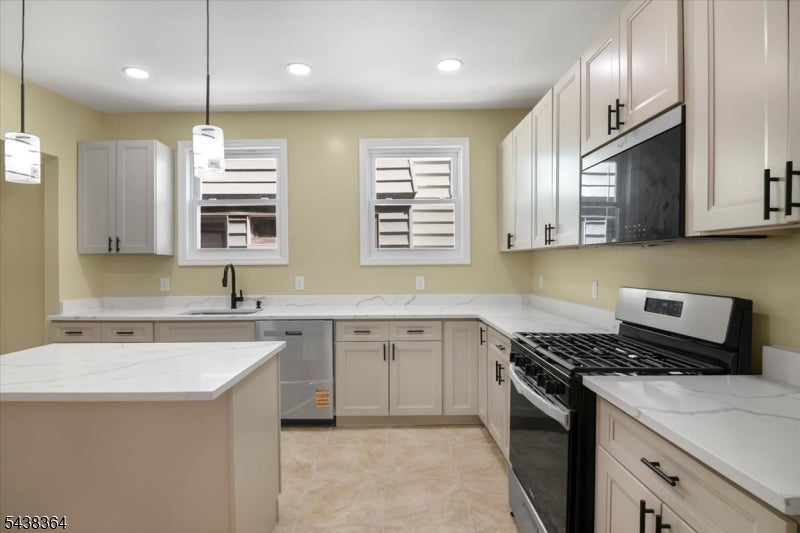 118 Lehigh Ave, Apt 1 1