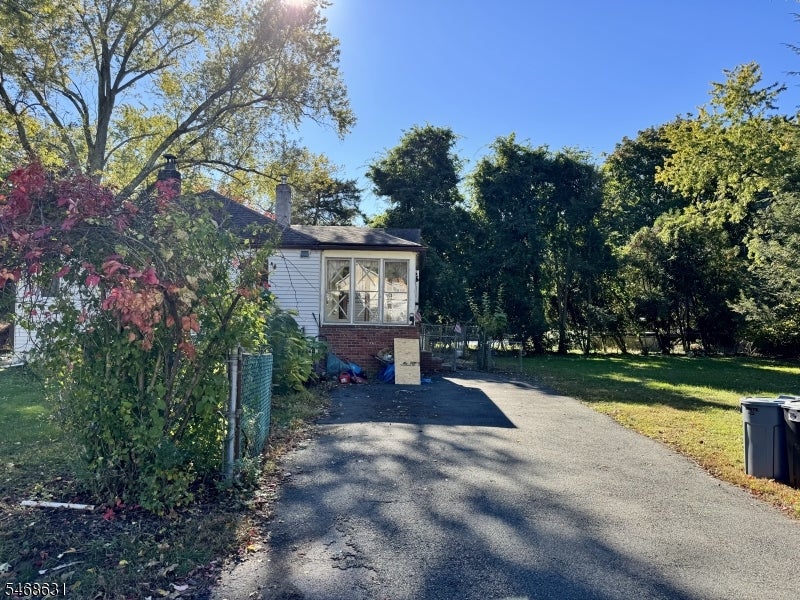 16 Linden Ave