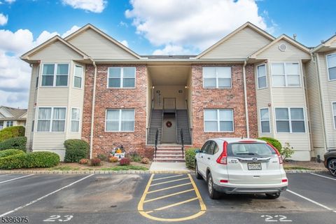 Photo of 16 Claire Ct, East Hanover, NJ 07936 (MLS # 3997066)