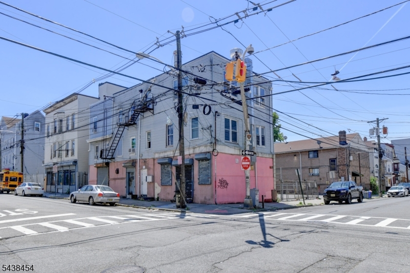 122 16Th Ave