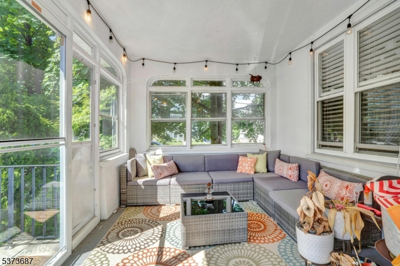 111 Valley Rd