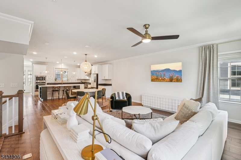 21 Dahlia Dr