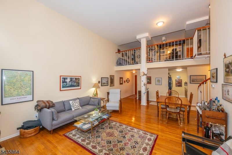 262 Main St 204