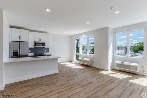 Photo of 67 Summer Ave, Newark, NJ 07104 (MLS # 3995293)