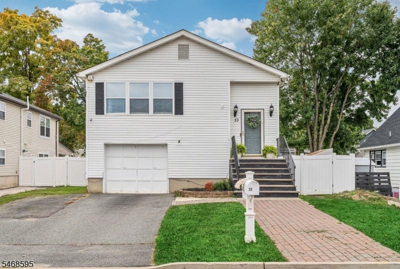 33 Ballston St
