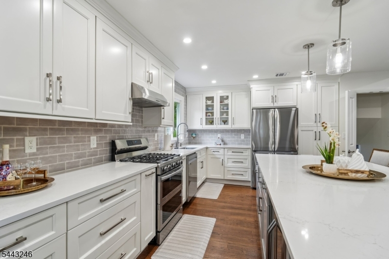 1 Archbridge Ln