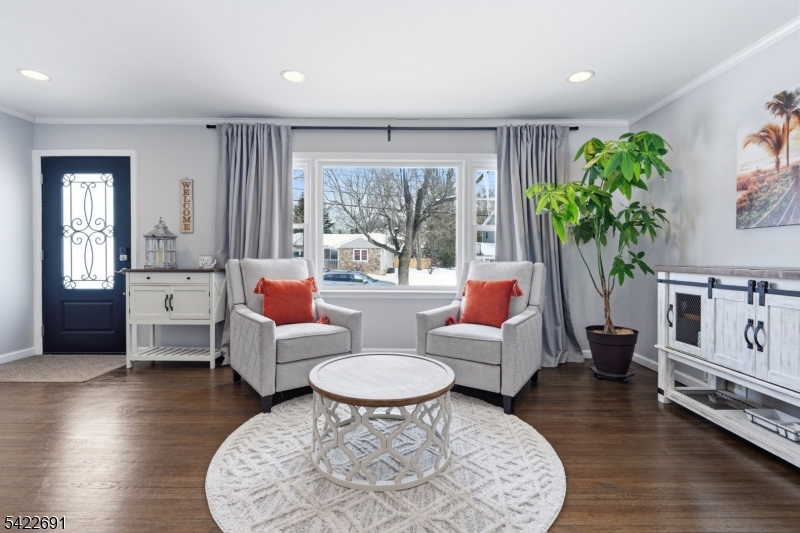 62 Forest Ave