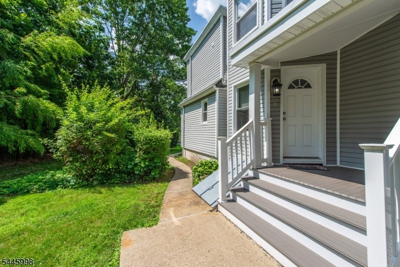46 Hillside Ave
