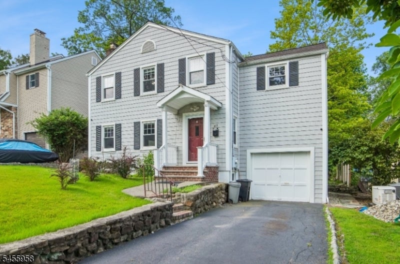 47 W Lawn Rd