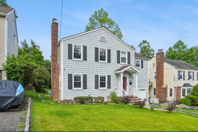 47 W Lawn Rd