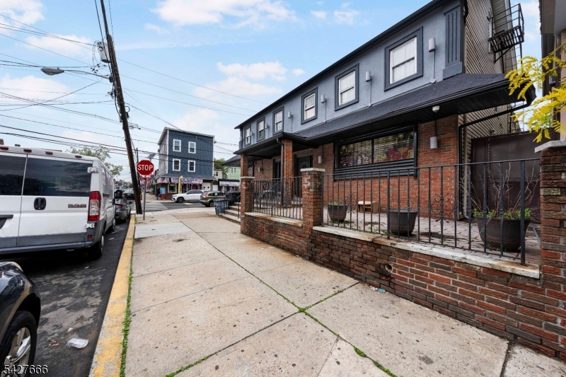 461 Marshall St