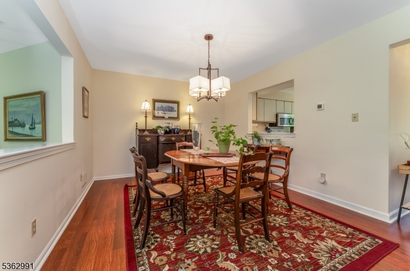 303 Knoll Way