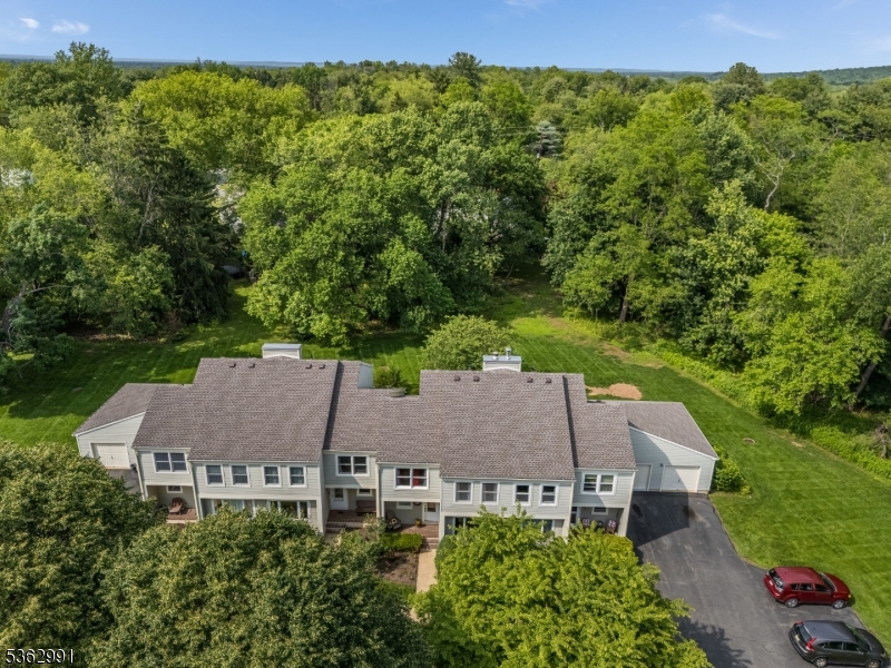 303 Knoll Way