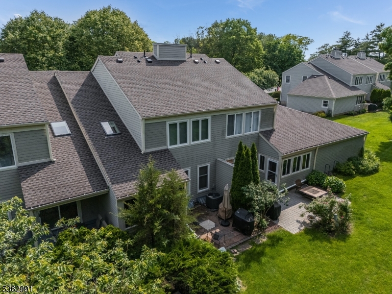 303 Knoll Way