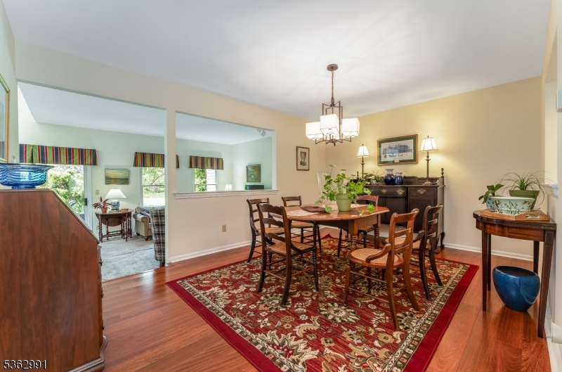 303 Knoll Way