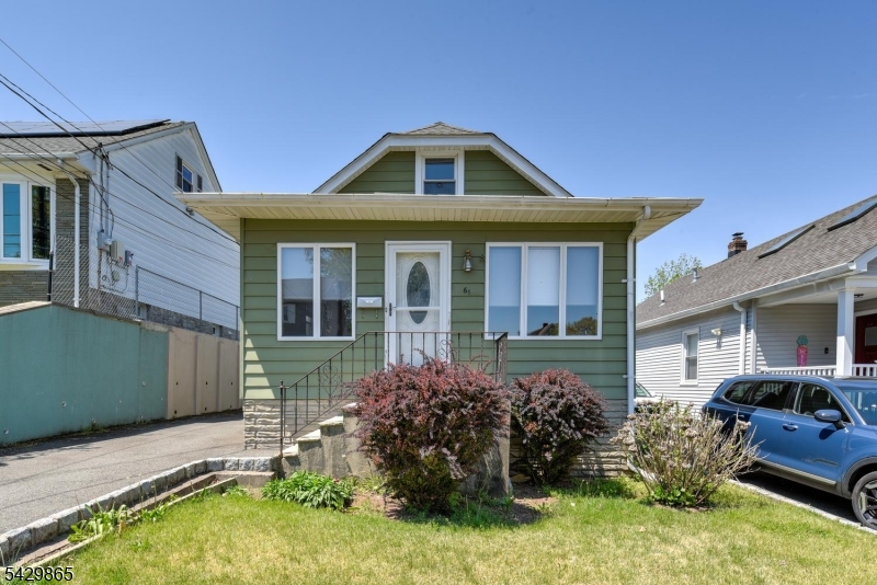 61 Yale St