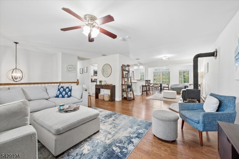 11 Knoll Dr