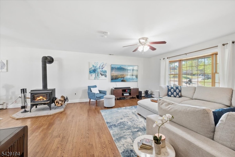11 Knoll Dr