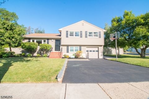Photo of 2 Kemp Dr, Springfield, NJ 07081 (MLS # 3995494)