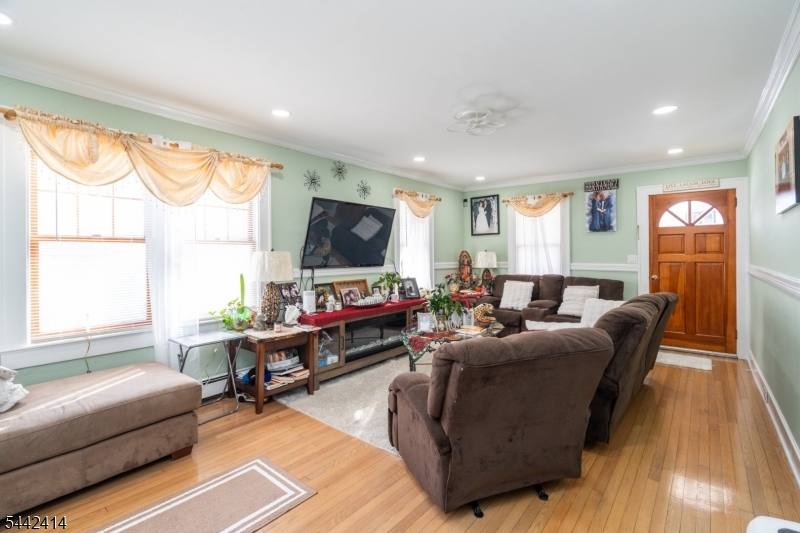 18 Elycroft Ave