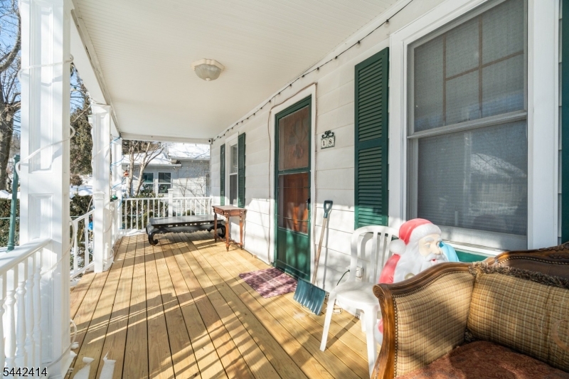 18 Elycroft Ave