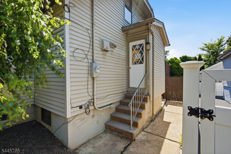 814 Willis Pl