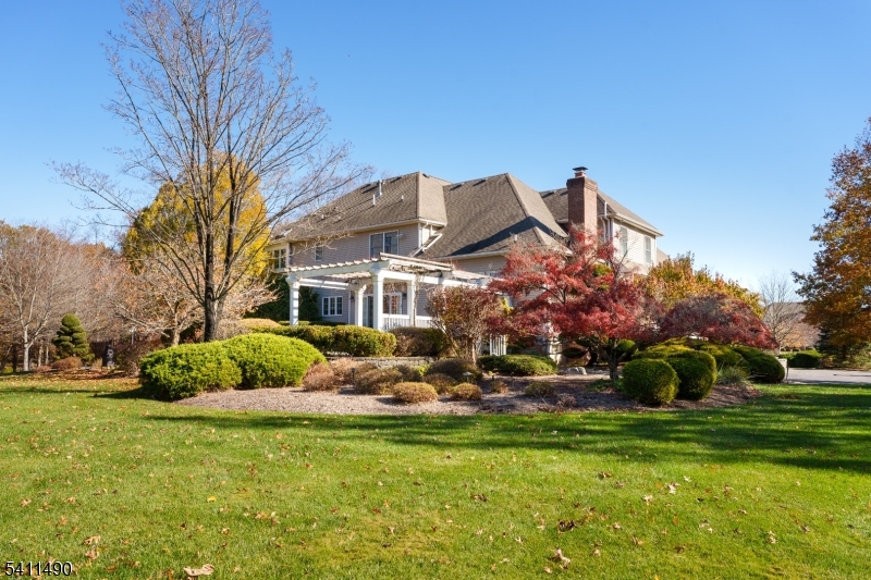 7 Silver Maple Ct