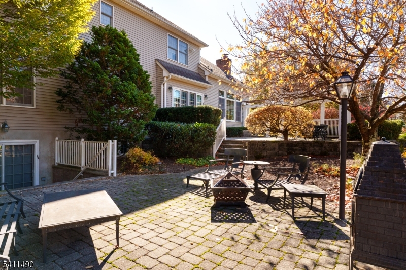 7 Silver Maple Ct