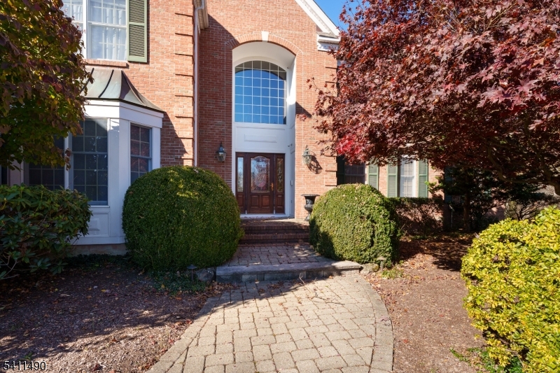 7 Silver Maple Ct