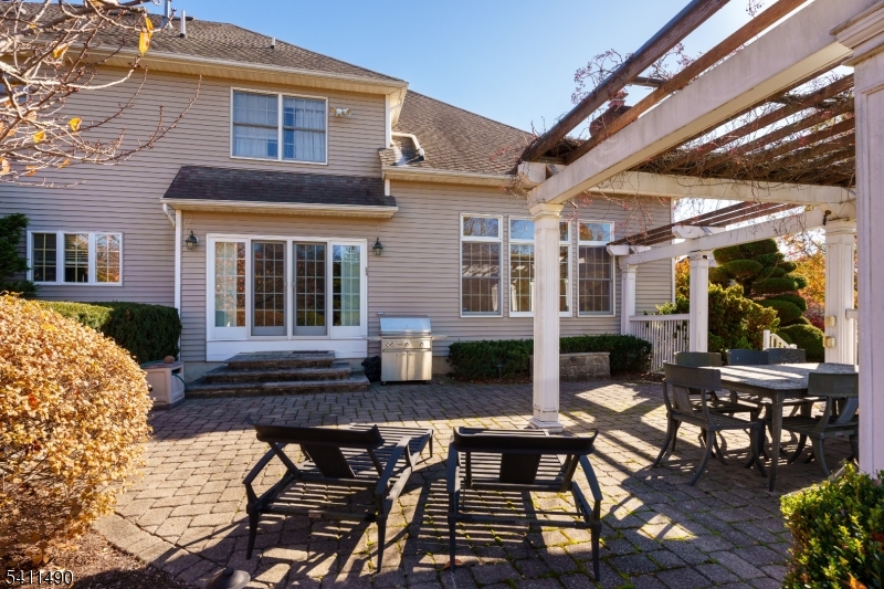 7 Silver Maple Ct