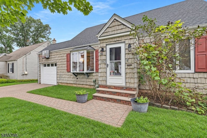 180 Mohawk Dr