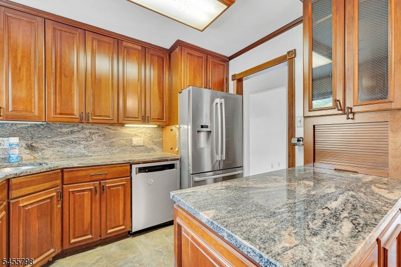 180 Mohawk Dr