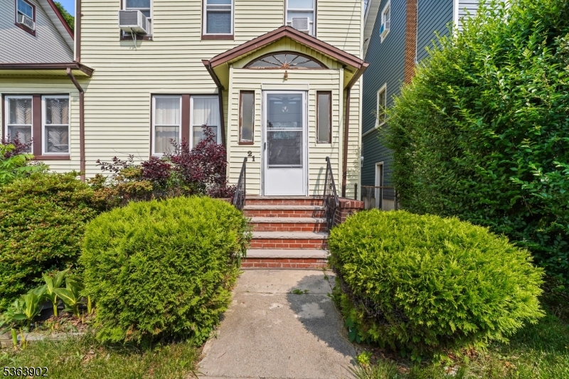 21-23 Eastern Pkwy
