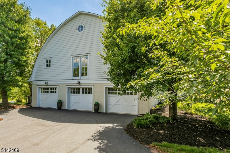 8 Flanders Valley Ct