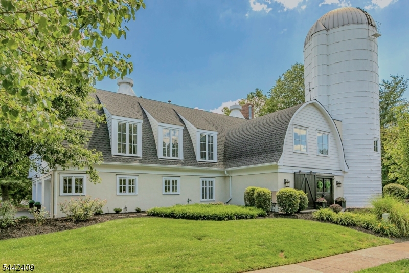 8 Flanders Valley Ct