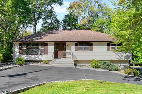 Photo of 30 Shrewsbury Dr, Livingston, NJ 07039 (MLS # 3995420)