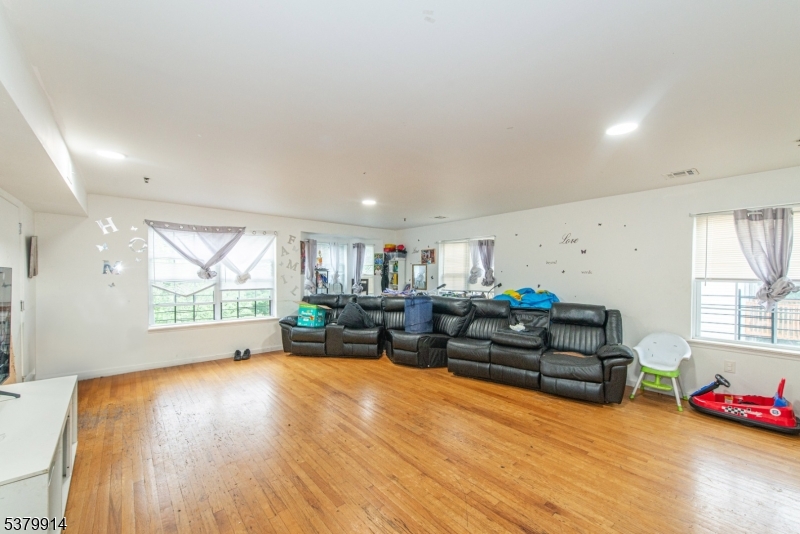 23 Parkway Dr