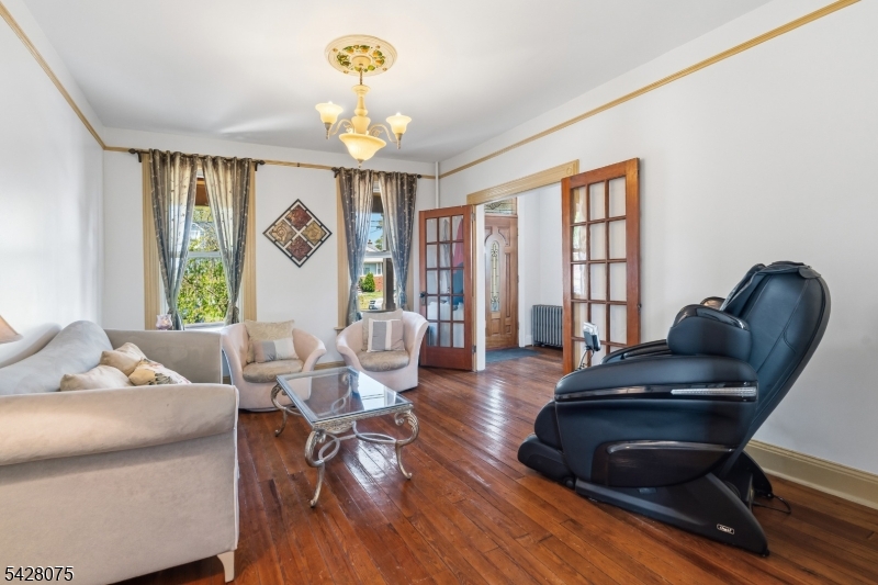 150 W Inman Ave